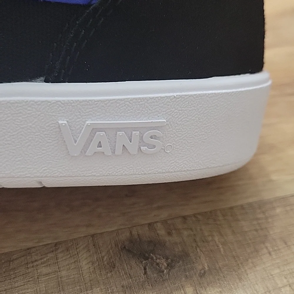Van's Cruze Too Cc Brand new in the box authentic uper leather and textile.